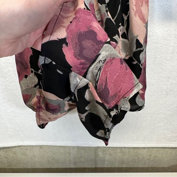 Lulus What’s Bloomin Bell Sleeve Black, Pink & Gray Floral‎ Romper Size S - Picture 7 of 13